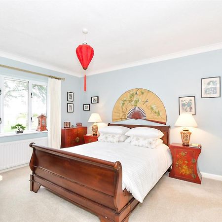 Stay At 'The Elms' In Tranquil Church Norton, Selsey - Ground Floor Bedroom, Own Private Bathroom, Quiet Beach, 2 Acre Garden By The Sea, On Edge Of Wildlife Nature Reserve ภายนอก รูปภาพ