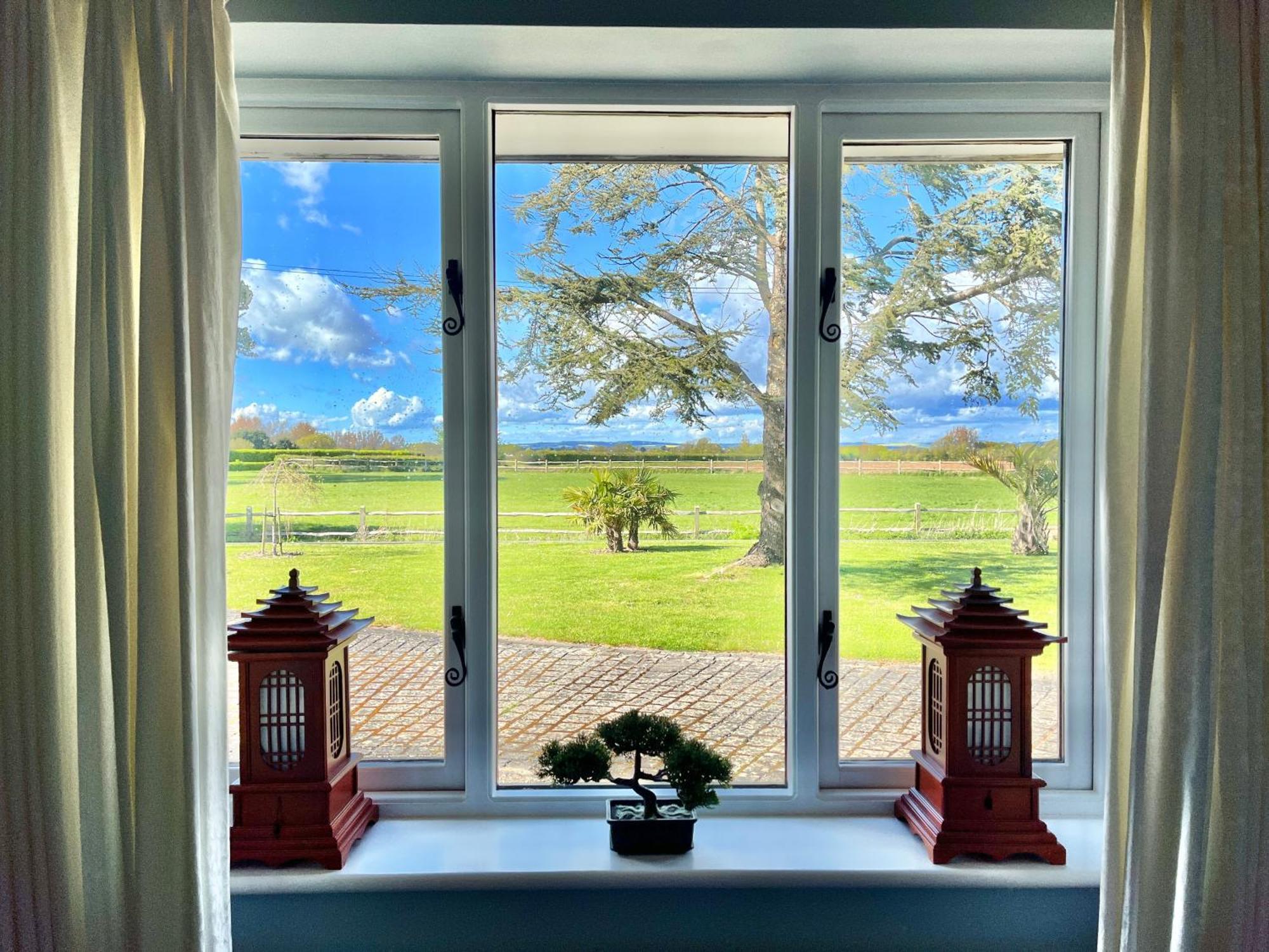 Stay At 'The Elms' In Tranquil Church Norton, Selsey - Ground Floor Bedroom, Own Private Bathroom, Quiet Beach, 2 Acre Garden By The Sea, On Edge Of Wildlife Nature Reserve ภายนอก รูปภาพ