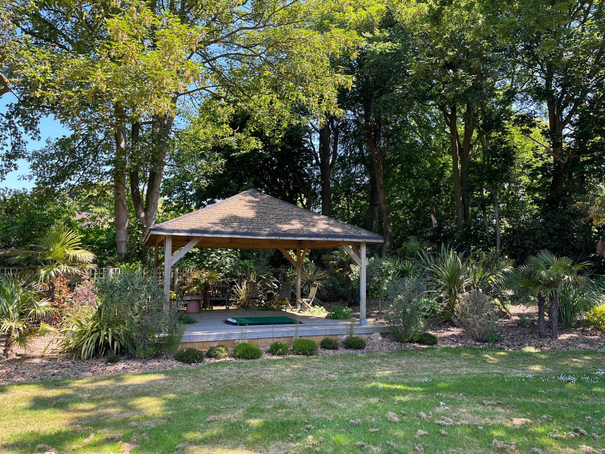 Stay At 'The Elms' In Tranquil Church Norton, Selsey - Ground Floor Bedroom, Own Private Bathroom, Quiet Beach, 2 Acre Garden By The Sea, On Edge Of Wildlife Nature Reserve ภายนอก รูปภาพ